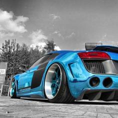 electric blue Audi R8