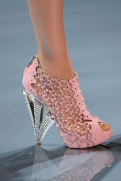 
                    
                        dior couture fall 2008 shoes
                    
                