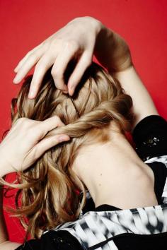 
                    
                        5 easy, classy hairdos you can get with a curling iron
                    
                