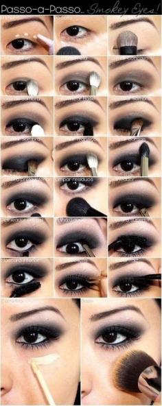 
                    
                        Classic Smoky Eye With Eyeliner Crease | 22 Beauty Tutorials For Dramatic Holiday Looks
                    
                