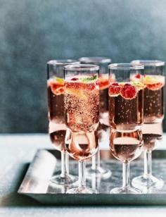 
                    
                        15 Delicious Christmas Cocktails: Rosé, Raspberry & Mint Fizz
                    
                