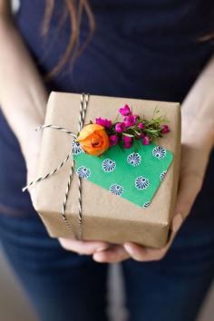 
                    
                        MELISSA GUEDES' GIFT WRAP PINBOARD #PINTEREST #WRAPPING #GIFTS #HOLIDAY #PINBOARD #DIY #MAKE #PRINTABLES @Melissa Guedes - vintage + little
                    
                