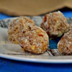 
                    
                        A Healthy Holiday Party Treat: Snowflake Coconut Balls #holiday #healthy
                    
                