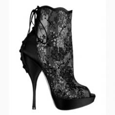 
                    
                        Christian Dior lace platform ankle boot: #love #beautiful #gift #holidays #xmas #picoftheday #xmasweek #cute
                    
                