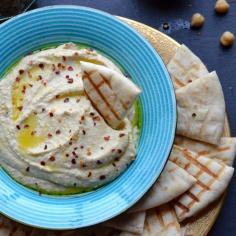 
                    
                        Hummus - from a girl who grew up eating lots of hummus, this recipe is fantastic! | @Taste Love & Nourish
                    
                