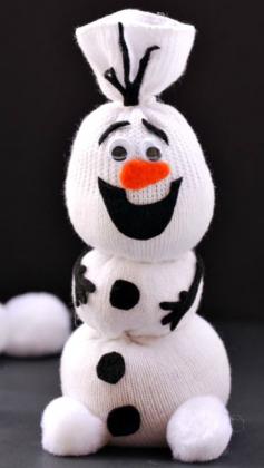 
                    
                        Adorable Olaf Sock Snowman Tutorial ~ Frozen fans are sure to love it!
                    
                