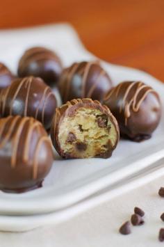 
                    
                        Chocolate Chip Cookie Dough Truffles {with egg-free cookie dough!}    www.thekitchenism...
                    
                