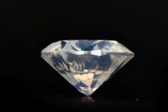 
                    
                        Fancy White Diamond, standing in clay. Milky White 1.08 ct 3x 1,16 light edit
                    
                