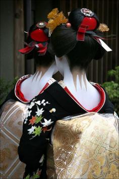 
                    
                        kimono, maiko
                    
                