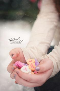 
                    
                        simple outdoor valentines mini session - heart candy as prop - good angle for blogging
                    
                