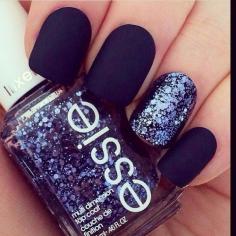Matte nails with a pop of glitter. Love this nail design for New York City living. For a great selection of essie nail polish, visit the nearest Duane Reade. #nails #fashion #beauty #ampilfybuzz
