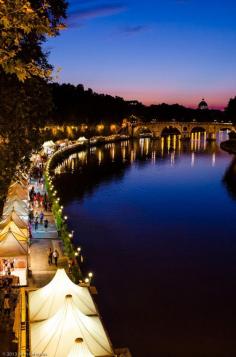 Lungo il Tevere  (Along the Tiber River), Rome, Italy