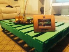 
                    
                        DIY Green Colored Pallet Coffee Table with Wheels | 101 Pallets
                    
                