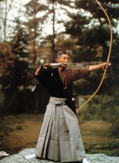 Japanese archery, Kyudo 弓道 I would love to have a go with one of these bows.