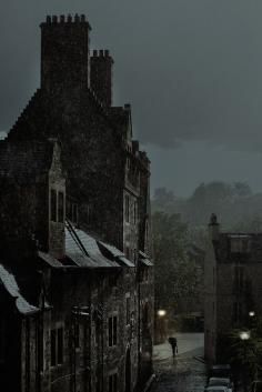 Dark Night, Edinburgh (photo via moving)