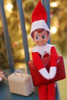 Elf's last night - use hinged jewelry boxes and a bit of pipe cleaner to make mini suitcases. Click for more Elf on the Shelf ideas