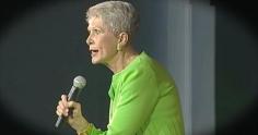 
                    
                        Jeanne Robertson Brings The LOLs With Reasons Why Men Shouldn’t Reserve Rooms - Comedy Videos
                    
                