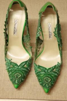 Oscar de la Renta Spring 2015 green lace pumps