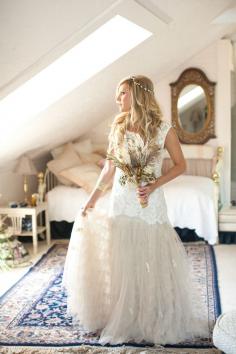 
                    
                        Free People wedding gown, photo by Joleen Willis  pronoviasweddingd...
                    
                