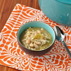 
                    
                        Chicken & White Bean Chili ~ The Way to His Heart ~ Healthy, quick chili that is low carb and gluten free. South Beach Phase 1
                    
                