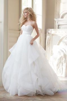 
                    
                        Oooo I never thought about a princess gown, but this is gorgeous. www.tweddingdress...
                    
                