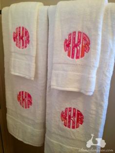 
                    
                        Monogrammed bath towels ♥ if you cant tell.. im a little obsessed with monogramming stuff. ;)
                    
                