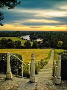 
                    
                        Evening walk in Richmond upon Thames
                    
                