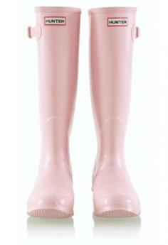 Pearly pink Hunter Wellies! Totally need these!