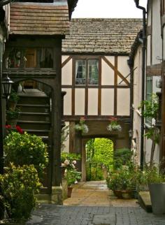 
                    
                        A Winchcombe courtyard
                    
                