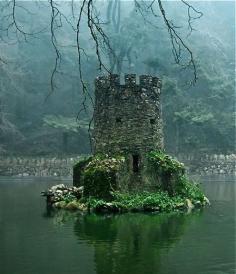
                    
                        Scotland - an under water castle ...for the MERMAIDS!! SCOTTISH MERMAIDS!
                    
                