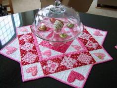 
                    
                        Gorgeous Table Topper from Accio Fabric! In the 'Sent with Love' line by Deb Strain 'Sent with Love' line for Moda.
                    
                