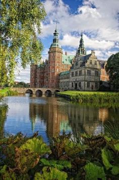
                    
                        Denmark is the oldest existing kingdom in the world. It is made up of 444 islands of which 76 are inhabited.
                    
                