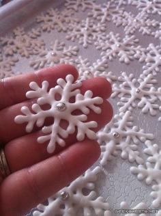 
                    
                        White chocolate or royal icing snowflakes for FROZEN cake theme
                    
                