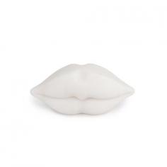 
                    
                        Classic Mini Kiss in white marble. Xk
                    
                