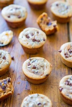 Flourless Peanut Butter Chocolate Chip Mini Blender Muffins - gluten-free, grain-free, soy-free, dairy-free, oil-free, refined sugar-free - I'm going to try using almond butter instead!