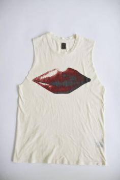 
                    
                        Kiss Tank. Xk
                    
                