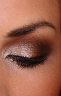 
                    
                        Brown Smokey Eye Tips
                    
                