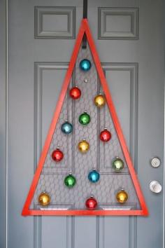 
                    
                        DIY Chicken Wire Christmas Tree DIY Home Decor Crafts
                    
                