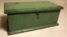 
                    
                        5in long x 2.5in tall Depression Era green paint. Primitive Antique Miniature Homemade Wooden Box w Hinged Lid
                    
                