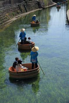 
                    
                        Tarai Boat ( Tub Boat ) River Cruise in Ogaki , Gifu , Japan
                    
                