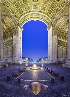 Arch of Triumph, Tomb of the unknown soldier, Paris, France/ favorite places to travel to