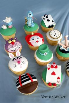 
                    
                        Alice in Wonderland Cupcakes! I would LOVE an alice and wonderland party!!! Yes, I am 31 but I don't care. It's my favorite:)
                    
                