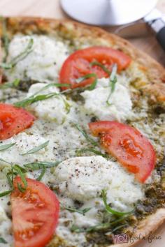 
                    
                        White Pizza with Tomato and Basil | FoodnFocus.com
                    
                