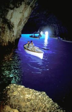 Travel Information - The Blue Grotto: capri, italy
