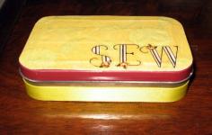 
                    
                        Neat reuse for an Altoid box: Altoid Box Sewing Kit, Tiny and efficient Pale yellow
                    
                