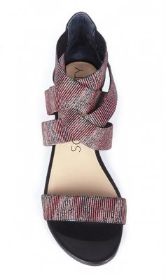 
                    
                        Elastic flat sandals with crisscrossing straps at the ankles and an open toe strap ==
                    
                