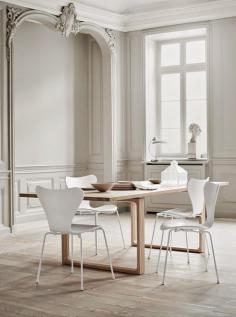 
                    
                        All white 7 chair, limited edition from Fritz Hansen
                    
                