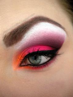 Bautiful eye makeup!