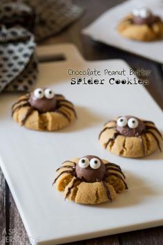 
                    
                        Chocolate Peanut Butter Cookies - SPIDERS! #halloween #spiders
                    
                