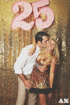 
                    
                        Chloe Moore Photography // The Blog: Glitterfest: A Glittery Golden 25th Birthday Party
                    
                